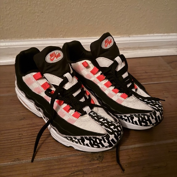 🔥 Nike Air Max 95 "Just Do It" Limited Edition – Size 7Y 🔥 - Picture 1 of 7